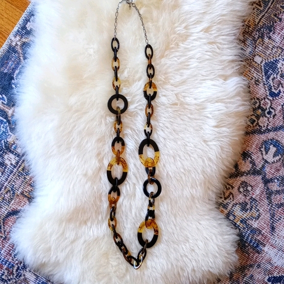 Turtoise Chunky Link Necklace - Picture 2 of 3